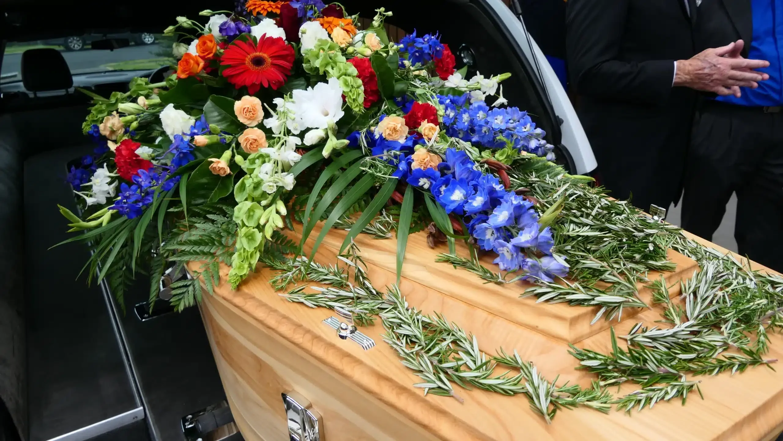 coroane funerare flori naturale crizanteme albe