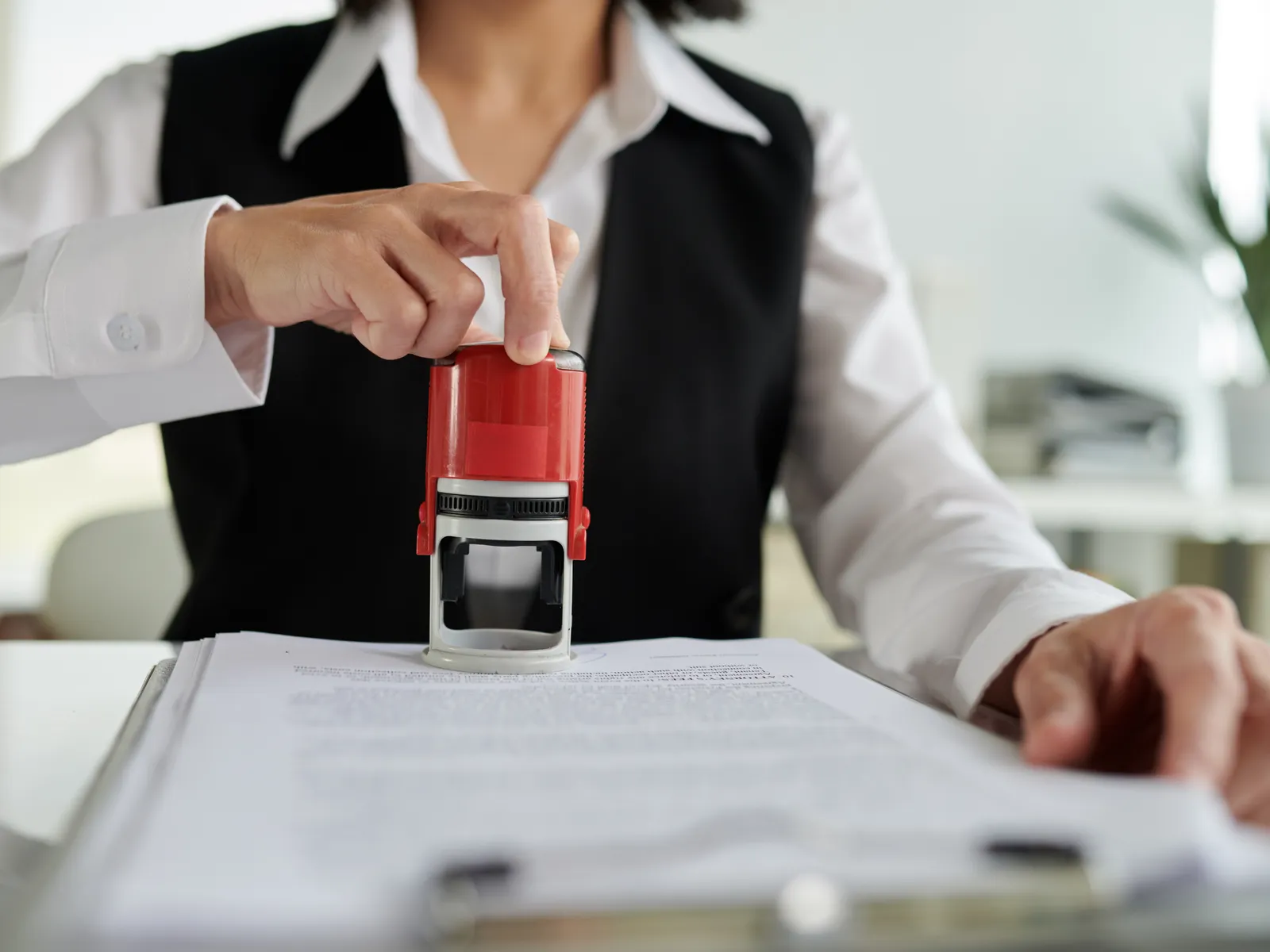 stampila si acte pe biroul notarului pentru dosarul de succesiune dupa deces